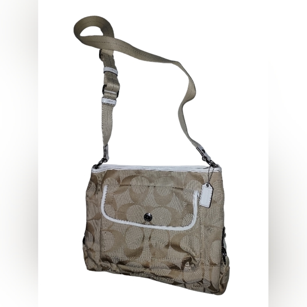 $99! Coach | Crossbody Lavender Inside Purse - Picture 8 of 17